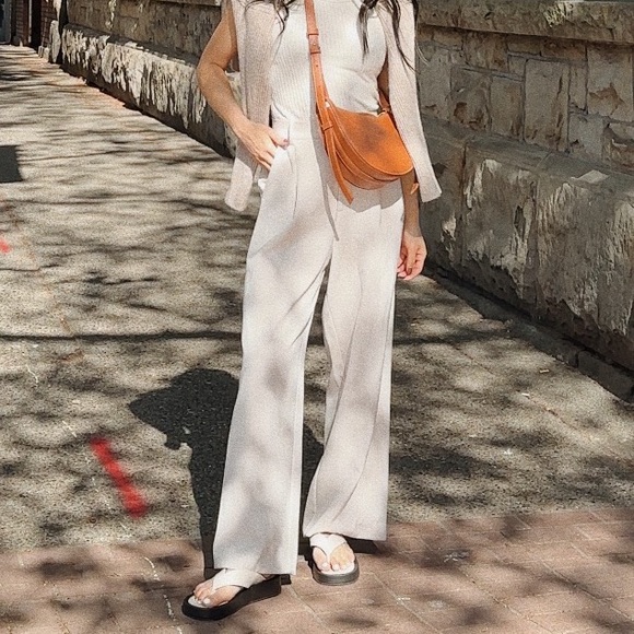 Alohas White Platform  Padded Thong Overcast Sandals - Picture 2 of 5